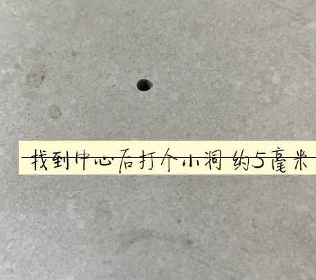 建湖瓷砖空鼓维修公司专业解答在瓷砖铺贴过程中，如果砂料搅拌不均匀，将会带来以下问题