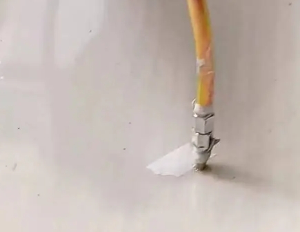 建湖瓷砖空鼓维修公司专业解答在瓷砖铺贴过程中，如果使用的砂料过粗（如全部使用了粗砂），可能会导致以下问题