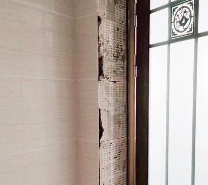 建湖瓷砖空鼓免砸砖维修公司分享吸水砖泡水时间不够或过长都会对瓷砖铺贴效果产生影响